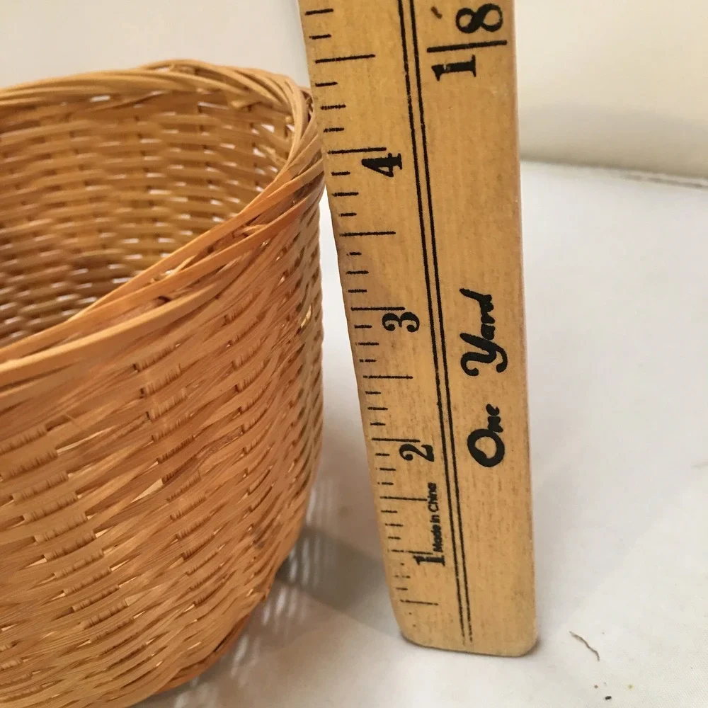 Woven Wicker Basket Unisex Small Tan Natural Round Storage Cottagecore